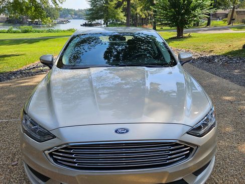 Used 2017 Ford Fusion SE image 5