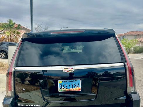 Used 2020 Cadillac Escalade ESV 4WD image 16