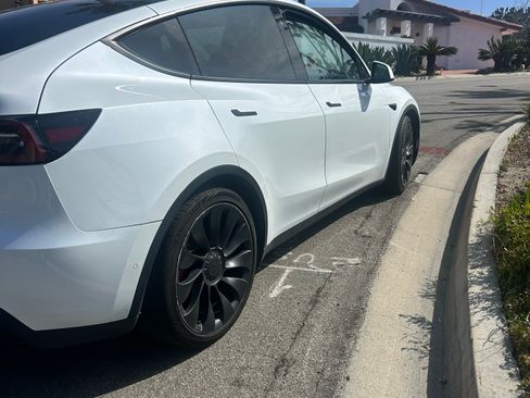 Used 2022 Tesla Model Y Performance image 2