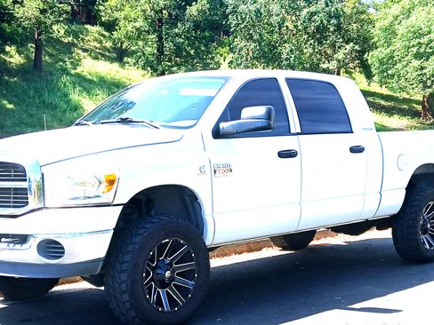 Used 2007 Dodge Ram 2500 Truck SLT image 2