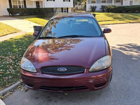 Used 2004 Ford Taurus SE image 4