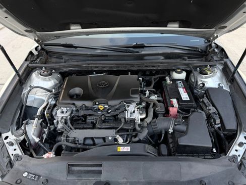 Used 2018 Toyota Camry SE w/ Convenience Package FWD image 13