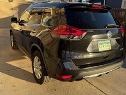 Used 2017 Nissan Rogue SV image 4