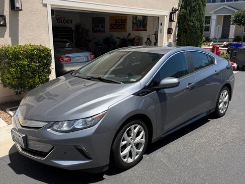 Used 2019 Chevrolet Volt Premier w/ Driver Confidence II Package FWD image 21