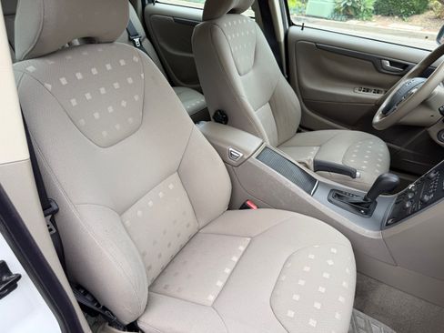 Used 2005 Volvo V70 2.4 image 14