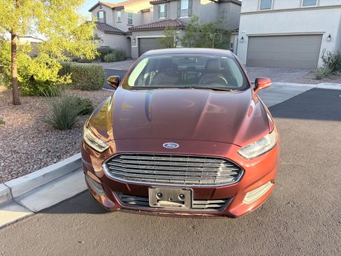 Used 2016 Ford Fusion SE image 2