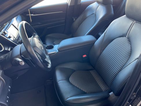 Used 2020 Toyota Camry SE w/ Carpet Mat Package image 15