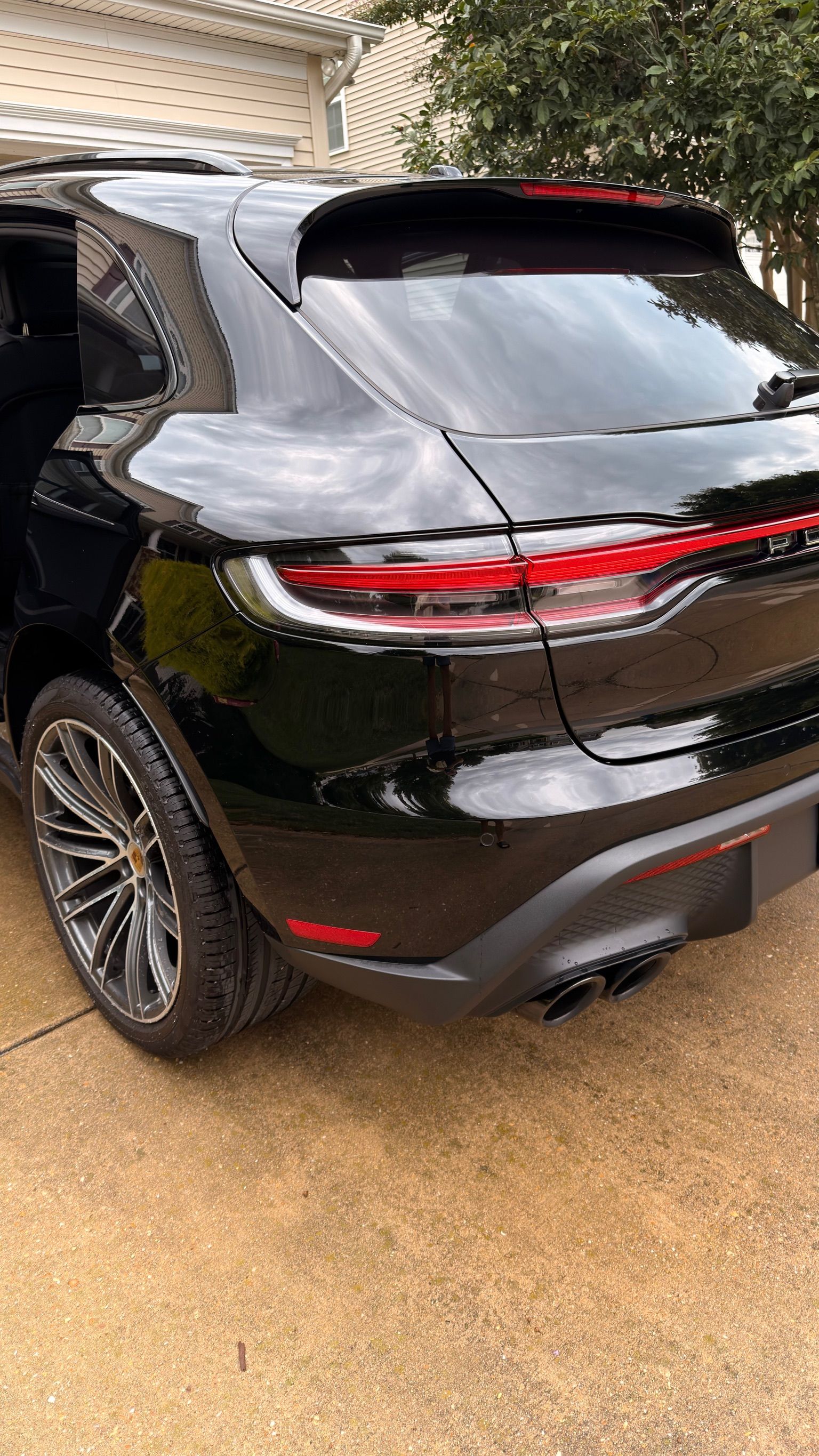 Used 2023 Porsche Macan AWD/4WD image 24