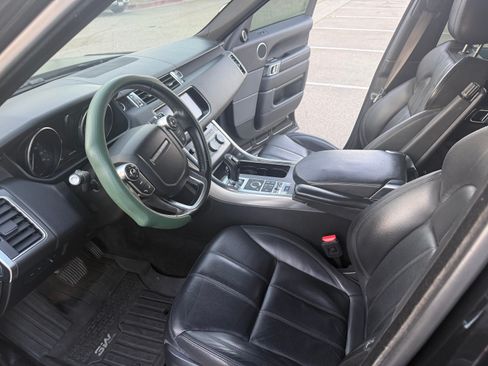 Used 2017 Land Rover Range Rover Sport SE image 9