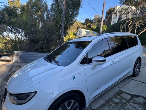 Used 2022 Chrysler Pacifica Pinnacle image 6