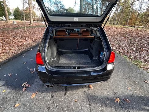 Used 2011 BMW 328i xDrive Wagon image 15