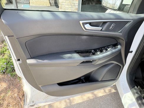 Used 2017 Ford Edge SEL image 11