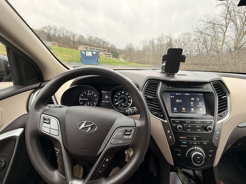 Used 2017 Hyundai Santa Fe Sport image 4