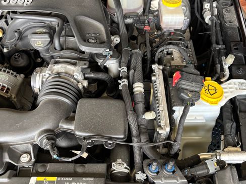 Used 2018 Jeep Wrangler Unlimited Sport image 13