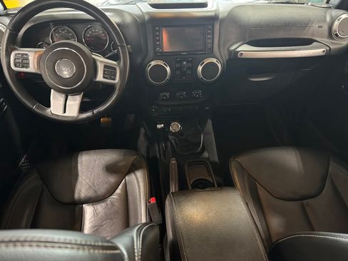 Used 2015 Jeep Wrangler Unlimited Rubicon image 9