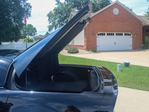 Used 2006 Chevrolet Corvette Coupe w/ Performance Package RWD image 19