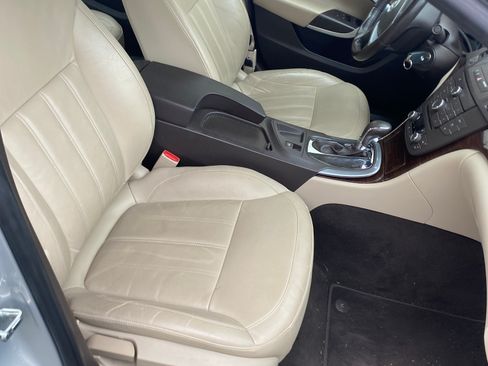 Used 2011 Buick Regal CXL image 6