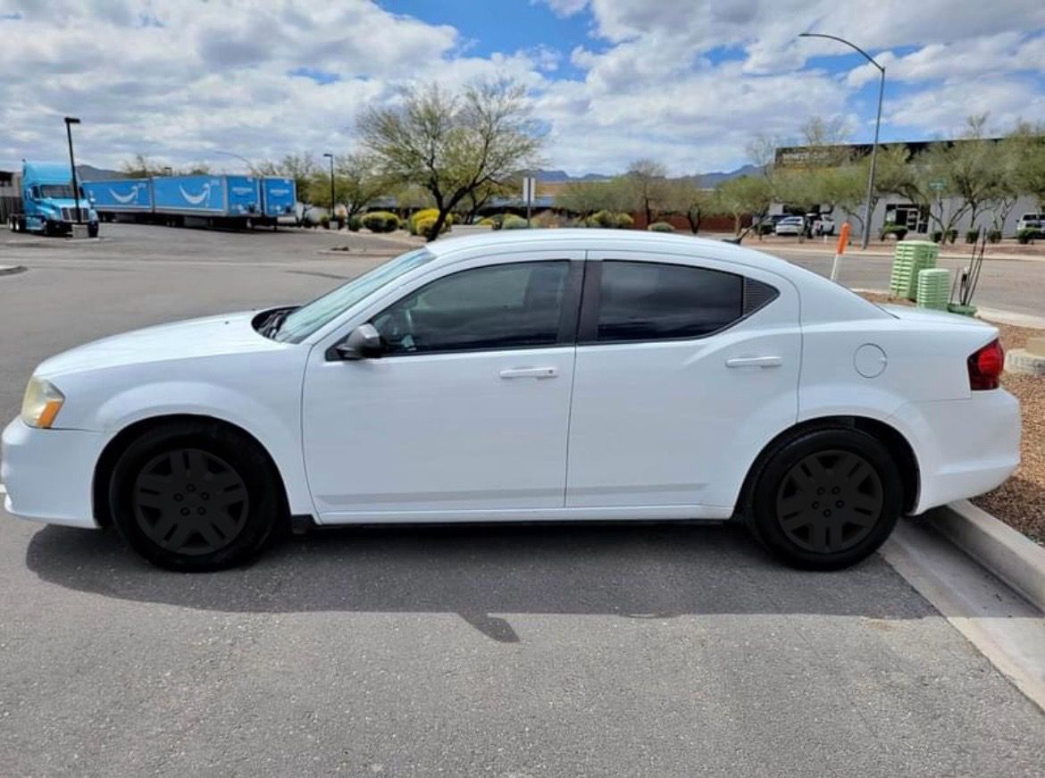 Used 2014 Dodge Avenger SE FWD image 2
