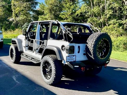 Used 2024 Jeep Wrangler Unlimited Sport image 1