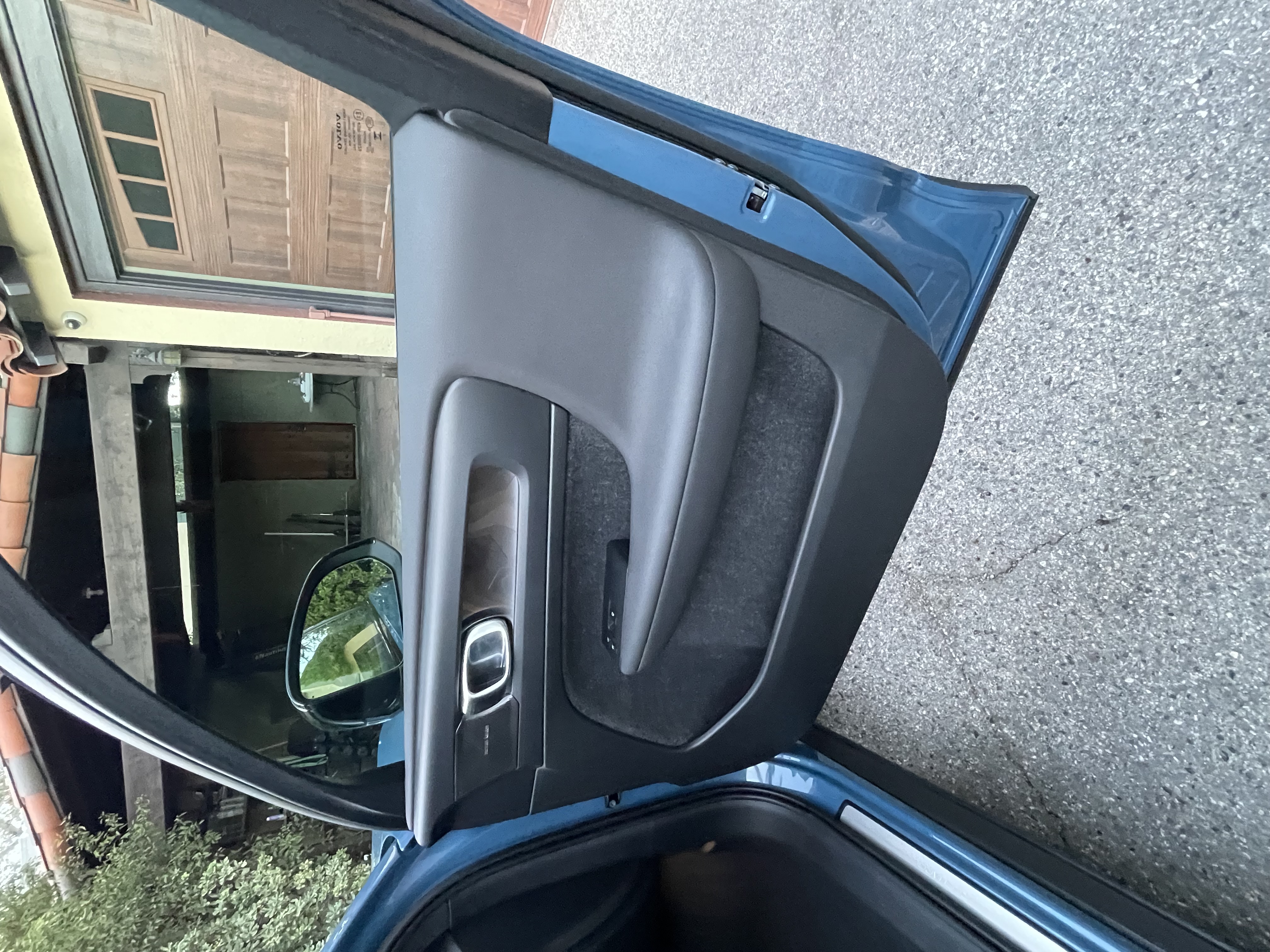 Used 2023 Volvo C40 P8 Recharge Ultimate AWD/4WD image 13