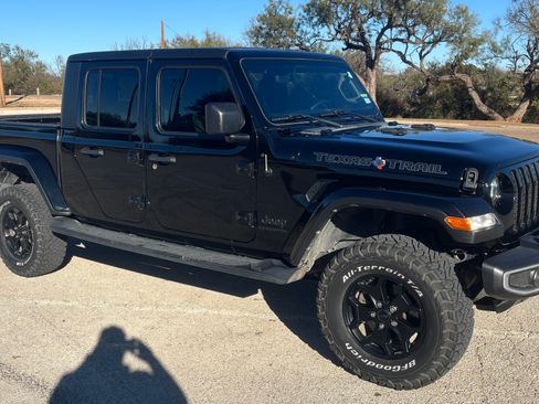 Used 2022 Jeep Gladiator Sport image 2