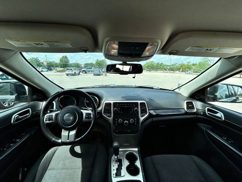 Used 2011 Jeep Grand Cherokee Laredo w/ Security & Convenience Group AWD/4WD image 5