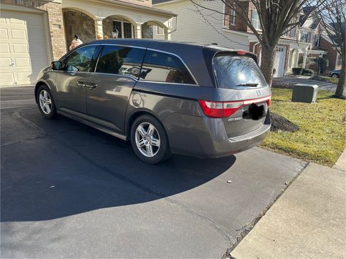 Used 2013 Honda Odyssey Touring Elite image 2