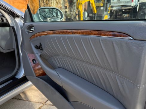 Used 2007 Mercedes-Benz CLK 550 Cabriolet image 11