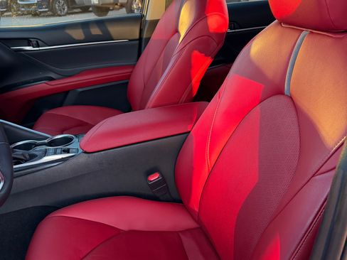 Used 2018 Toyota Camry XSE image 18