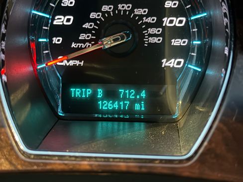 Used 2011 Ford Taurus SEL w/ 202A Rapid Spec Order Code image 9