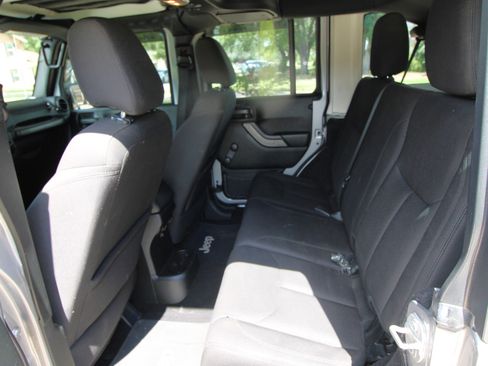 Used 2018 Jeep Wrangler Unlimited Sport w/ Connectivity Group AWD/4WD image 16