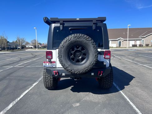 Used 2013 Jeep Wrangler Unlimited Rubicon w/ Connectivity Group image 5