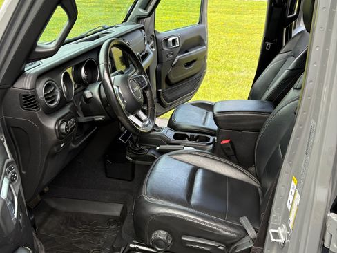 Used 2020 Jeep Gladiator Overland AWD/4WD image 10
