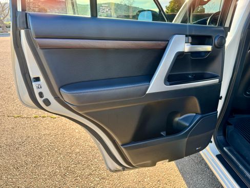 Used 2020 Toyota Land Cruiser Heritage Edition image 18