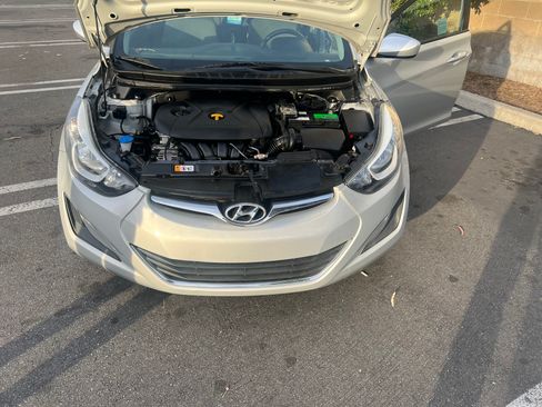 Used 2015 Hyundai Elantra SE FWD image 13