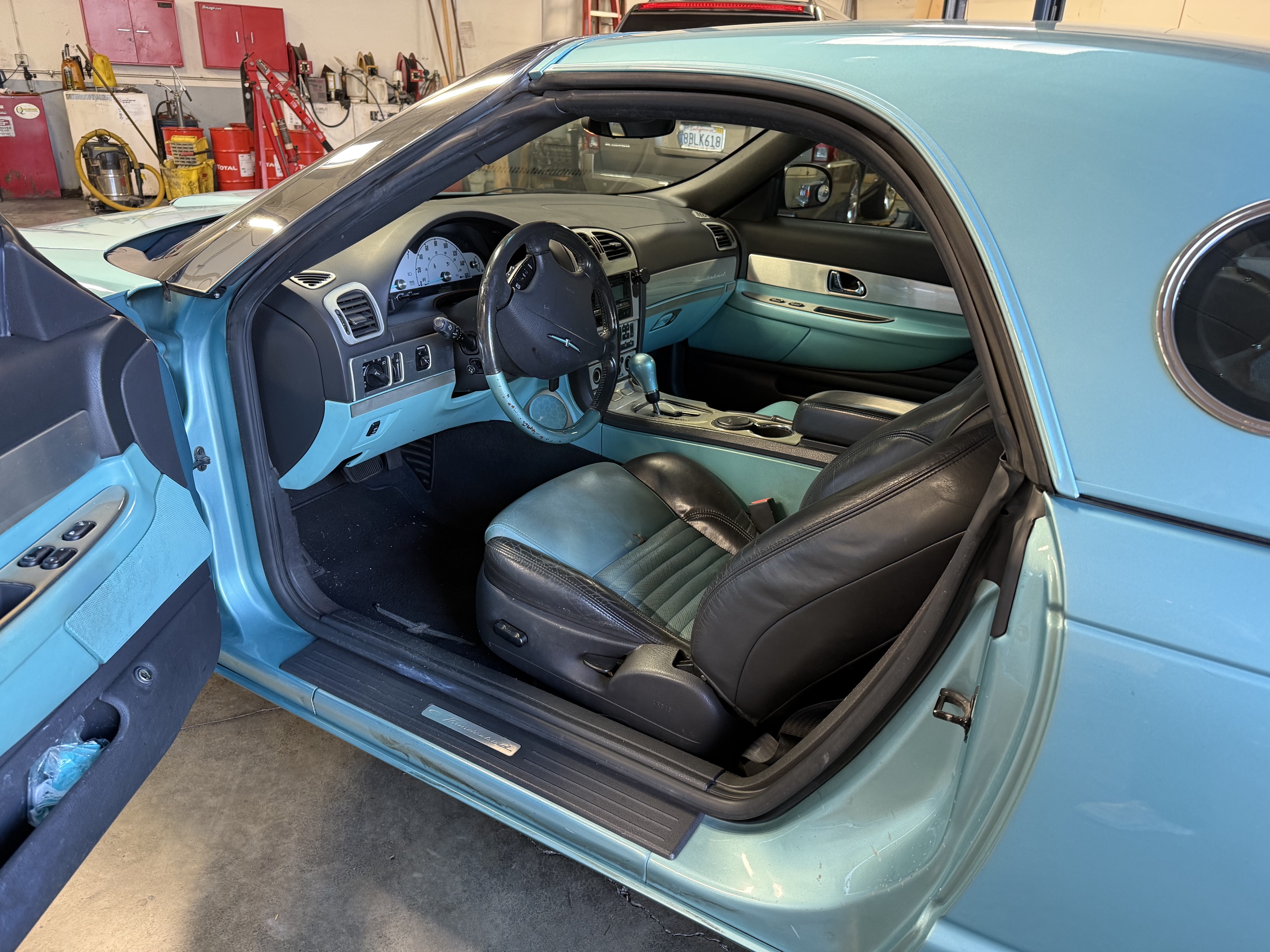 Used 2002 Ford Thunderbird RWD image 4