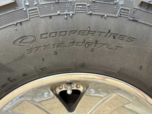 Used 2003 HUMMER H2 w/ Preferred Equipment Group image 11