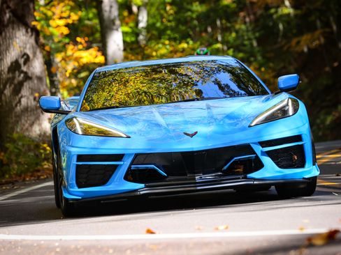 Used 2024 Chevrolet Corvette Stingray Coupe w/ Z51 Performance Package RWD image 4