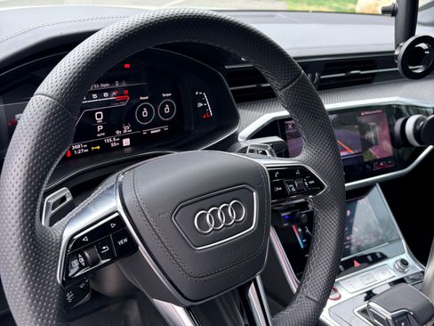 Used 2025 Audi RS 7 Performance w/ Executive Package image 21