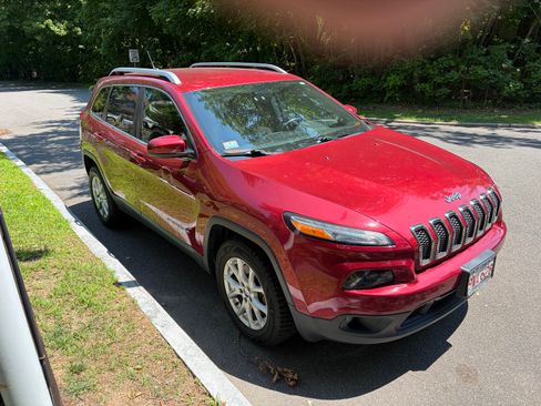 Used 2015 Jeep Cherokee Latitude w/ Comfort/Convenience Group AWD/4WD image 2
