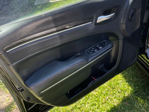 Used 2017 Chrysler 300 Limited w/ Value Package image 13