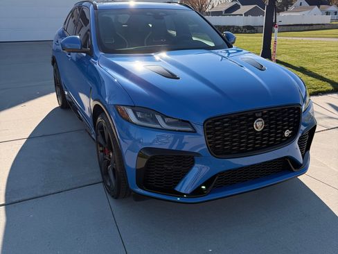 Used 2022 Jaguar F-PACE SVR image 4