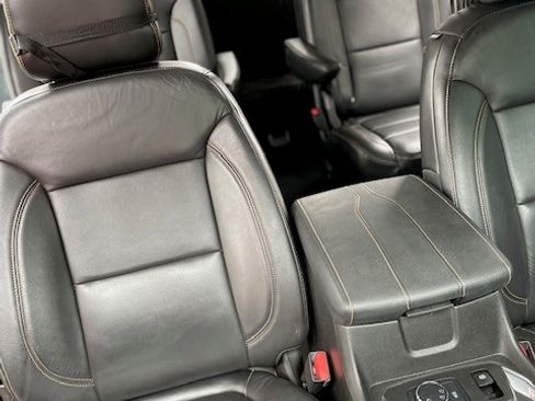 Used 2018 Chevrolet Traverse LT image 5