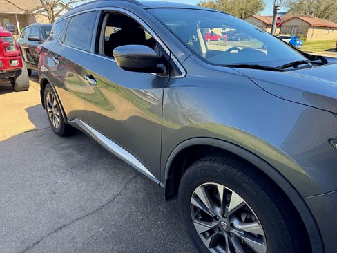 Used 2017 Nissan Murano SV FWD image 1