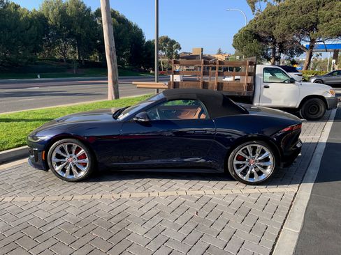 Used 2021 Jaguar F-TYPE R image 2