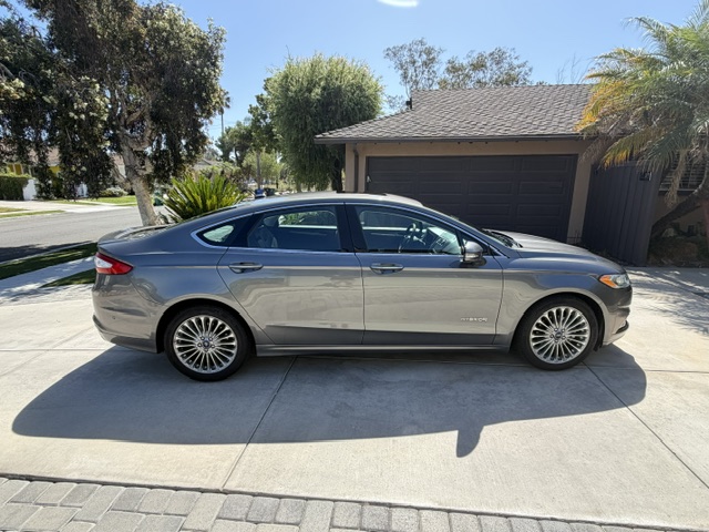 Used 2014 Ford Fusion Titanium FWD image 2