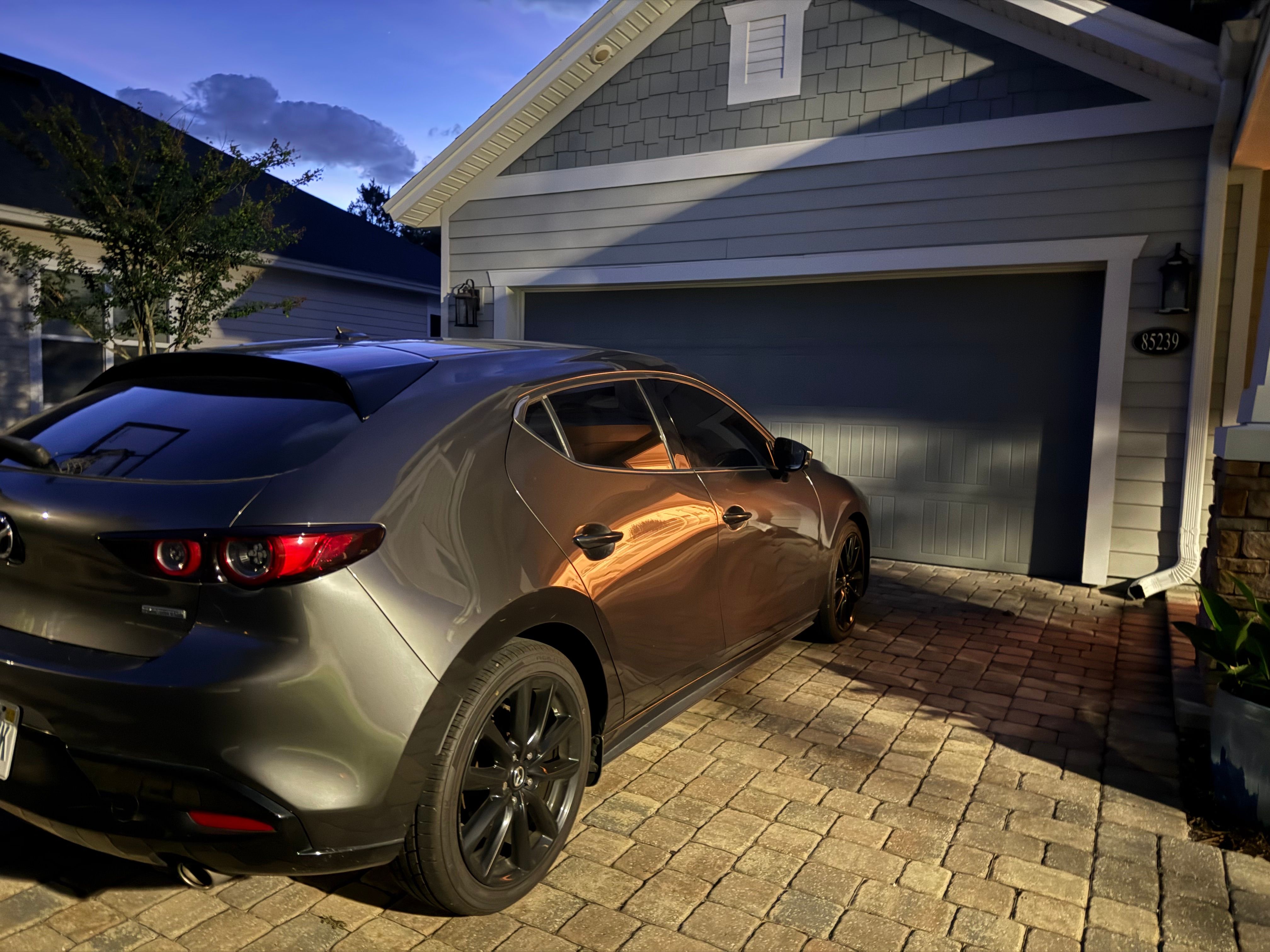 Used 2019 MAZDA MAZDA3 Hatchback w/ Premium Package FWD image 5