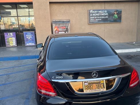 Used 2018 Mercedes-Benz C 300 Sedan image 2