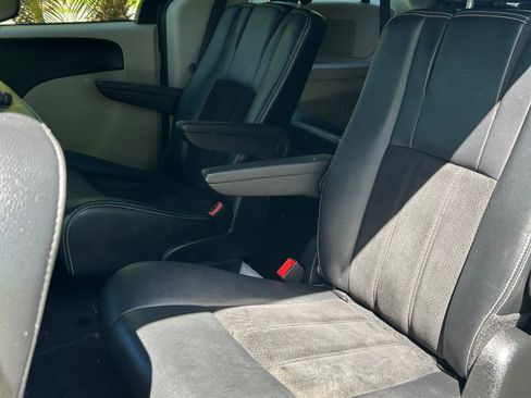 Used 2017 Dodge Grand Caravan SXT FWD image 15