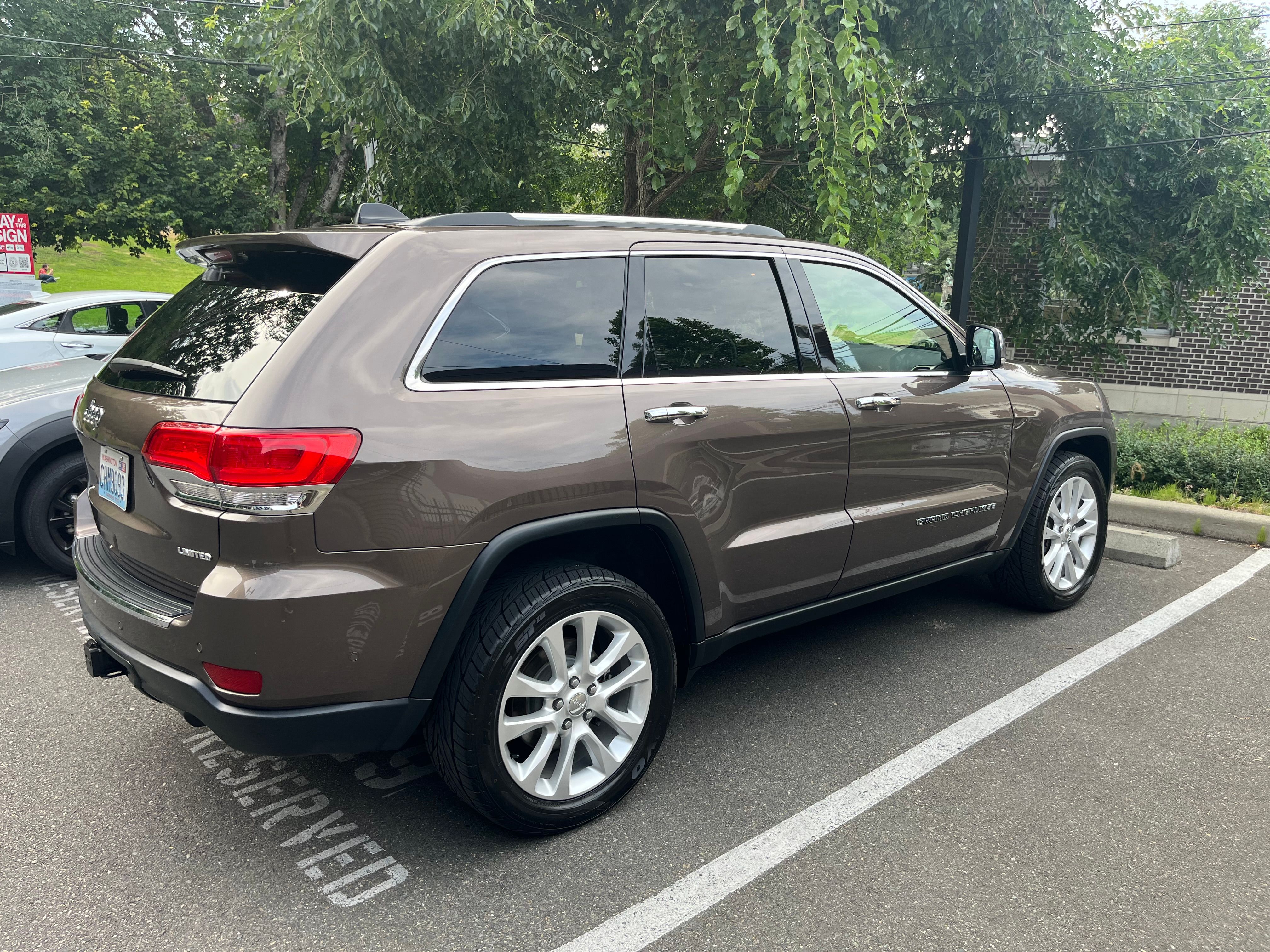 Used 2017 Jeep Grand Cherokee Limited w/ Luxury Group II AWD/4WD image 6